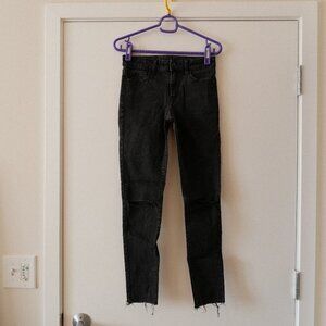 (25) Uniqlo Black Ripped Jeans